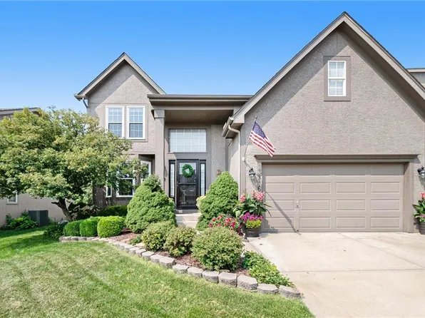 13716 Bradshaw St, Overland Park, KS 66221