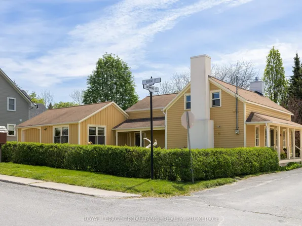 10 Drummond St E, Kingston, ON K7K 5R9