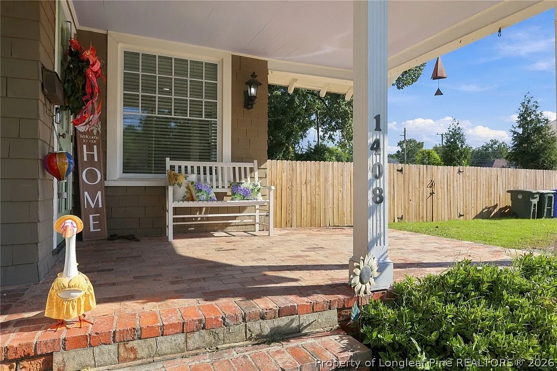 3 bed, 1.0 bath, 1656 sqft, $2,100 — Photo 2