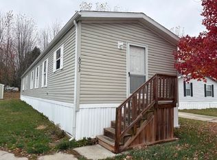 6033 Huron Dr, Fort Gratiot, MI 48059