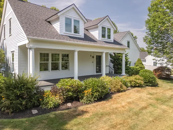 2 Sunnyfield Lane, Falmouth, ME 04105