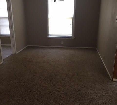 3rd image of 902 Westridge Dr