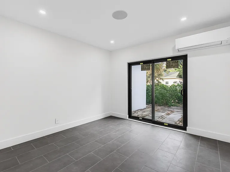 3720 Morton Ave — Photo 9