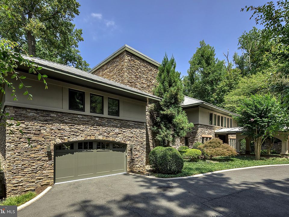 2nd image of 7022 Green Oak Dr
