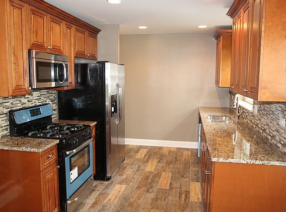 3rd image of 729 E 163rd Pl