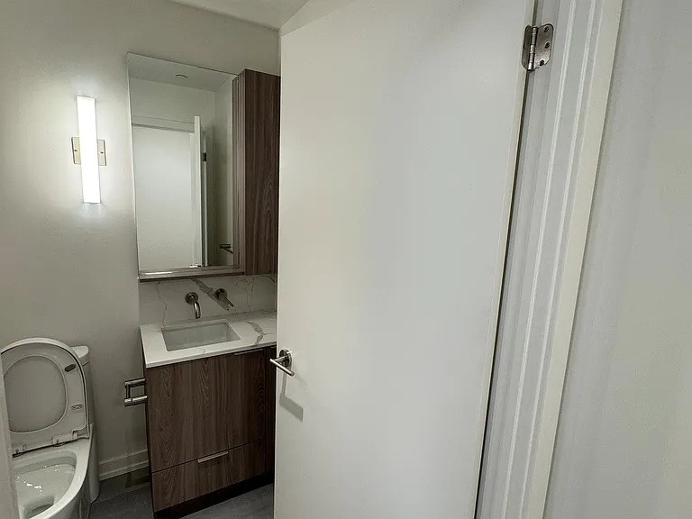 110 Broadway Ave #LPH12 — Photo 9