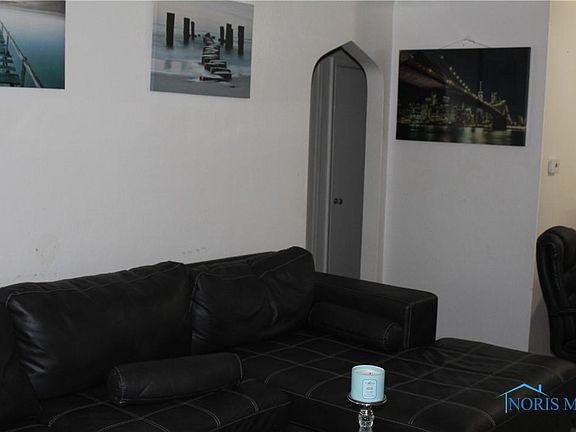 5th image of 724 W Gramercy Ave