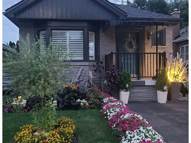 507 Upper James St — Photo 1