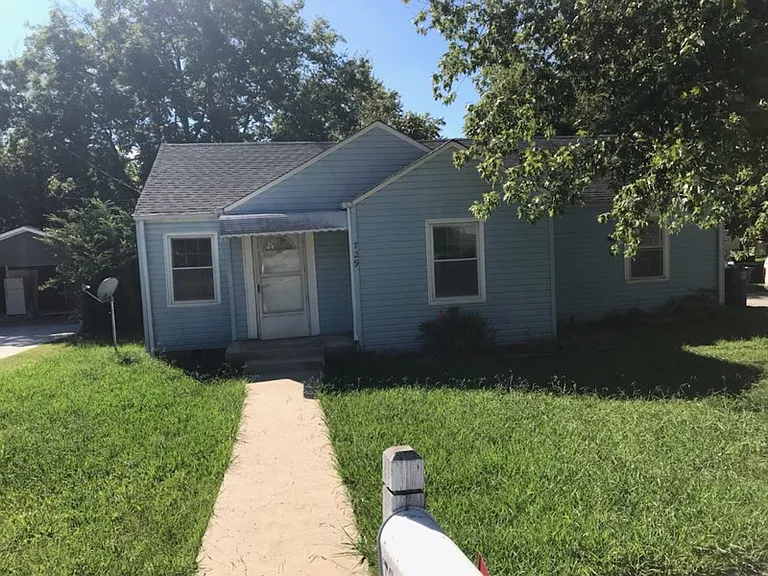729 King Ave — Photo 1
