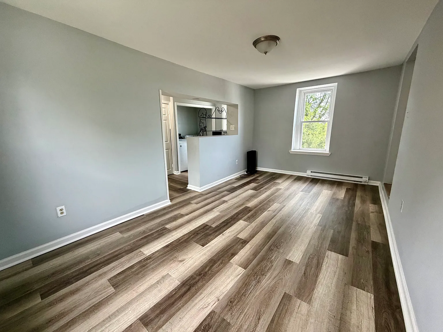1 bed, 700 sqft, $1,350 — Photo 3