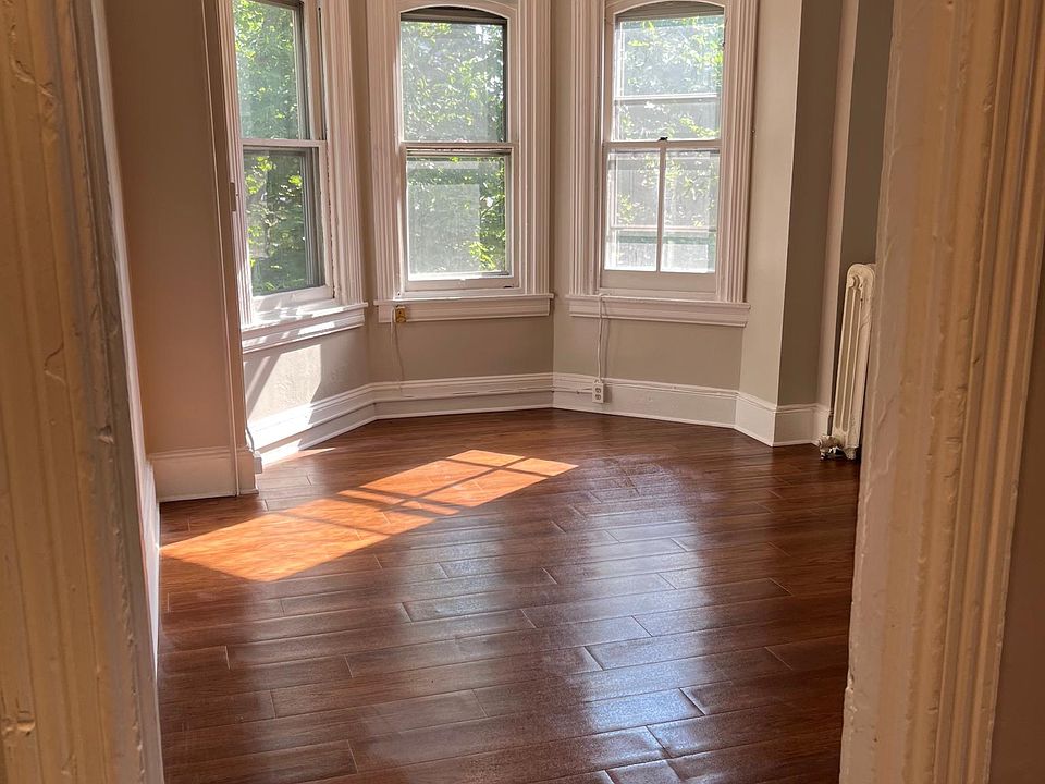 Large living room with great windows!