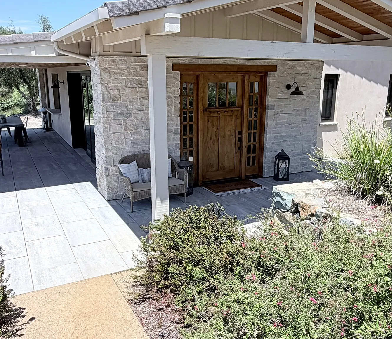 2 bed, 1200 sqft, $7,050 — Photo 2