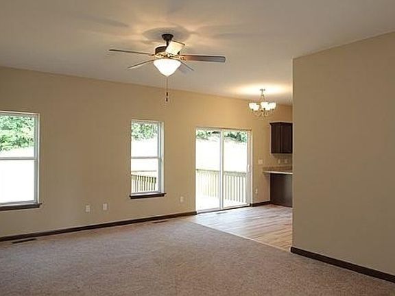 4th image of 2054 Mackinaw Dr