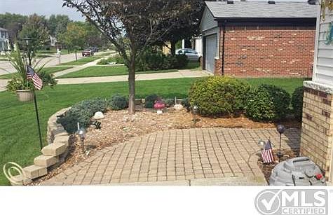 BRICK PAVERS WALKWAY