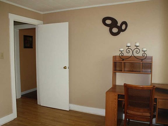5th image of 6 Cottage Ct