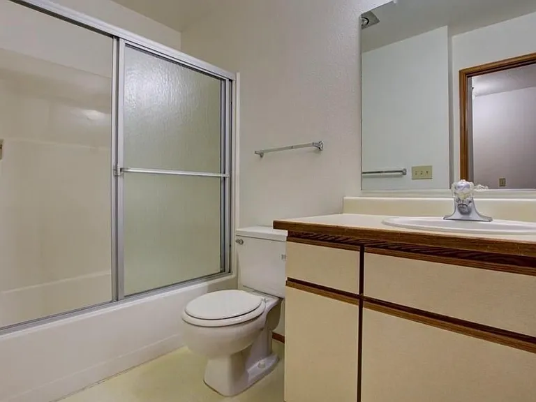 86 Kingsgate Rd #H201 — Photo 4