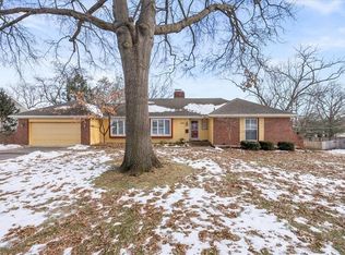 9825 Overbrook Ct, Leawood, KS 66206