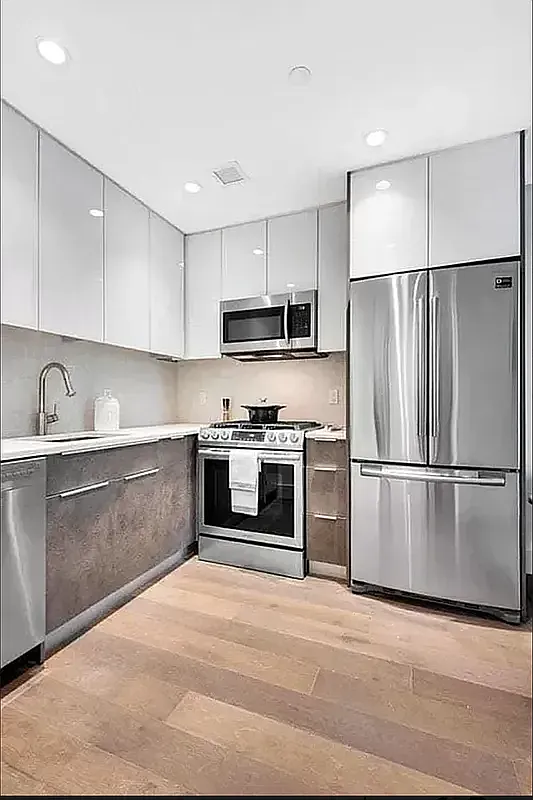 227 Lexington Avenue — Photo 4