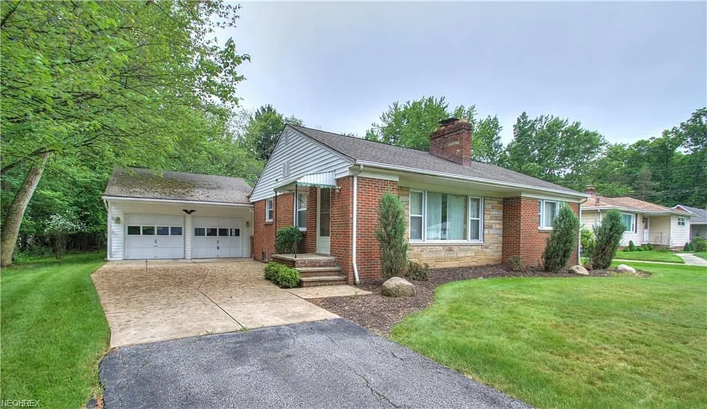 2170 Mapleview Dr photo 1