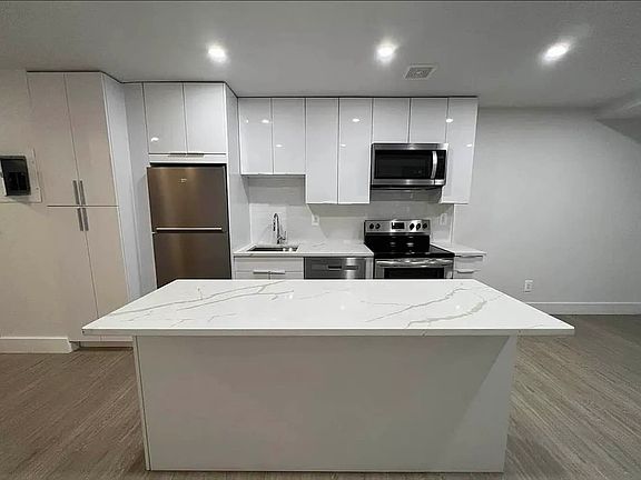2nd image of 1035 Washington Ave #7