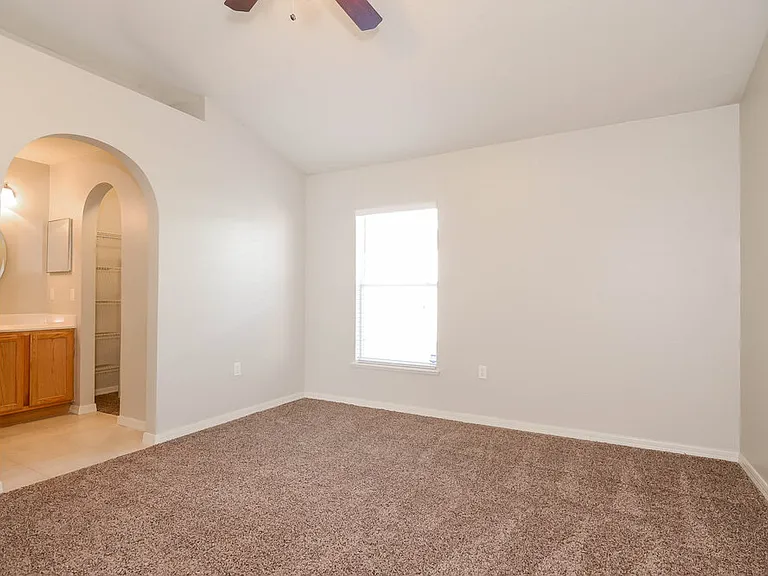 17026 Ongar Ct — Photo 8