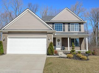 38688 Summit Dr, Romulus, MI 48174