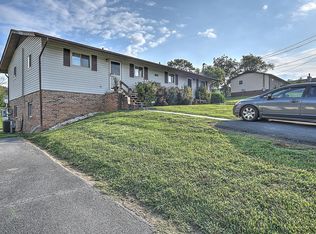 1136 1st St #3, Johnson City, TN 37615