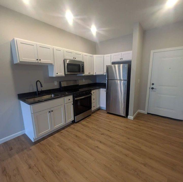1st image of 80 Main St #304