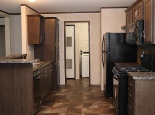 150 Country Forest Dr, Fort Wayne, IN 46818