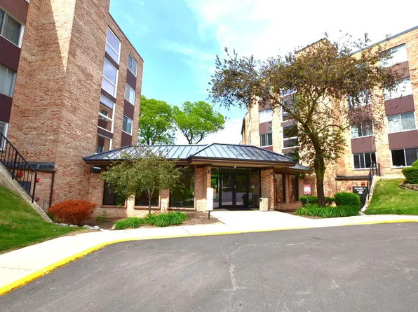 500 W Huntington Commons Rd APT 157, Mount Prospect, IL 60056