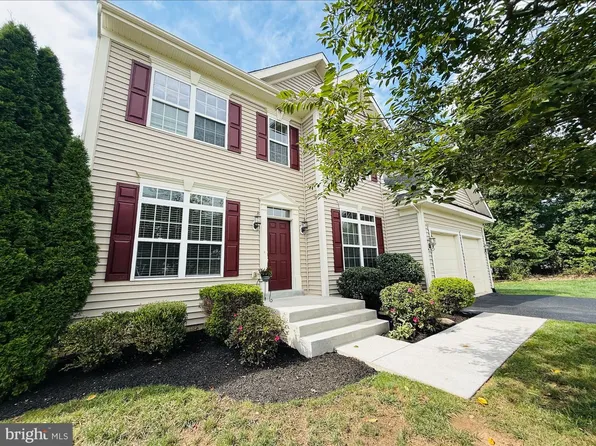 287 Lackawanna Ln, Falling Waters, WV 25419