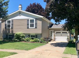 2410 Anchor Dr, Bloomington, IL