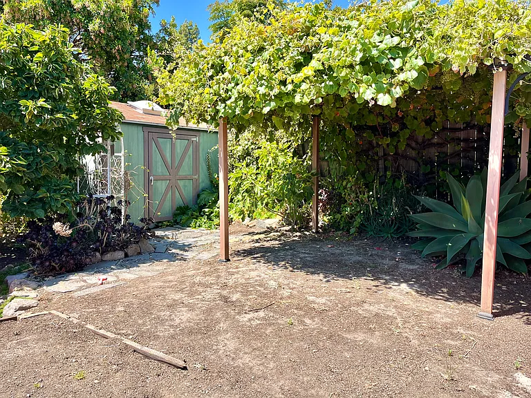 1630 Mariposa St — Photo 10