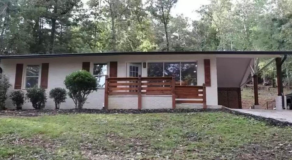 1st image of 372 Oakland Dr