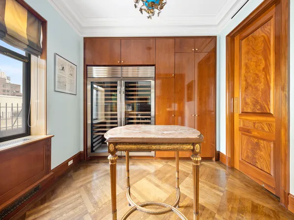 875 Park Avenue image 12 of 21