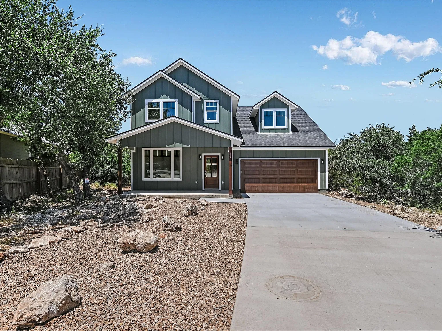 3 bed, 2.5 bath, 2299 sqft, $3,000 — Photo 1