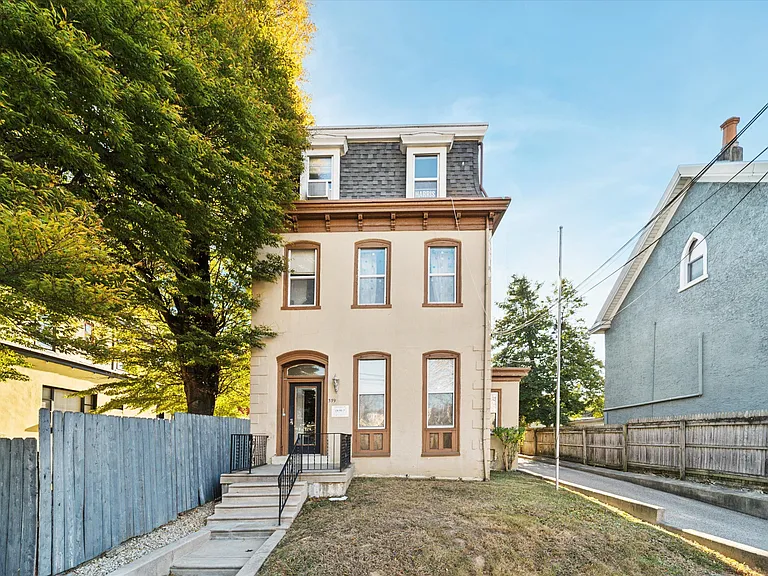 359 Lyceum Ave — Photo 3