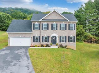 2081 Lawson Ln, Vinton, VA 24179