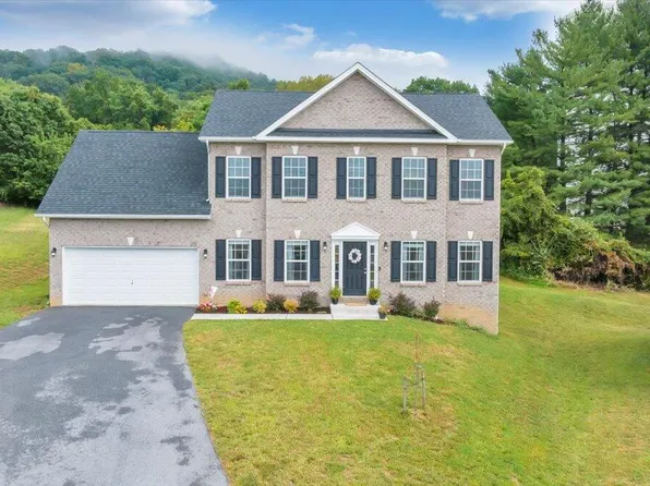 2081 Lawson Ln, Vinton, VA 24179