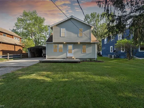 16107 Lakeview Dr, Burton, OH 44021