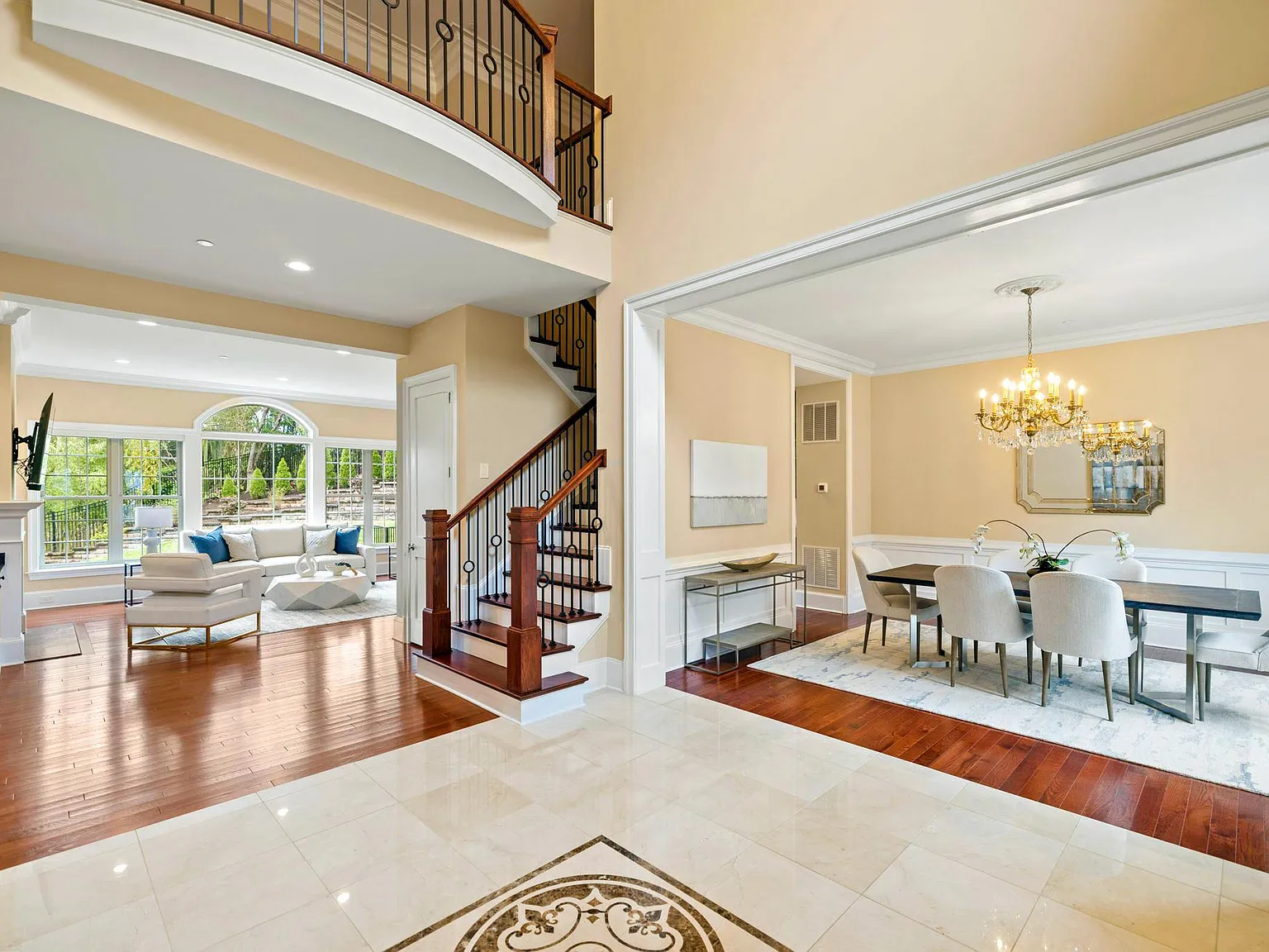 5 bed, 5.5 bath, 6491 sqft, $11,000 — Photo 4
