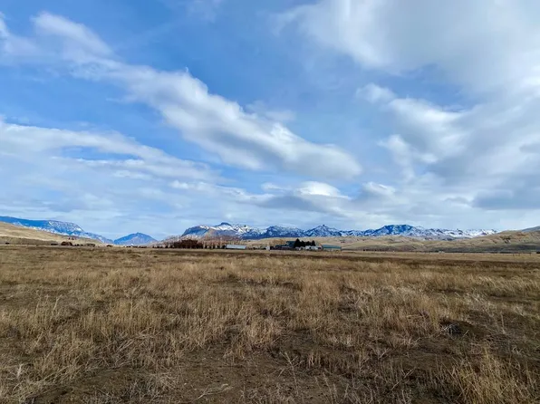 43 Stillwater Dr, Cody, WY 82414