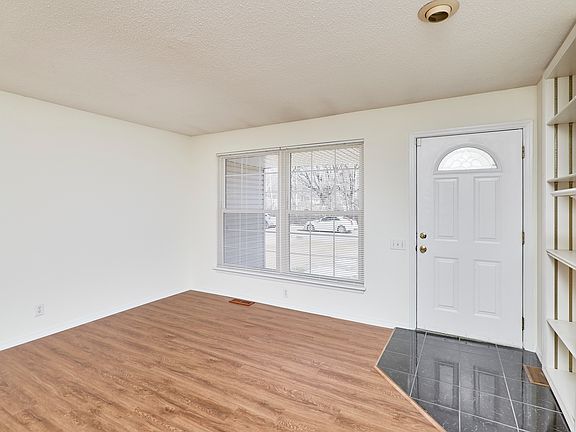 4th image of 4 Sharon Ct