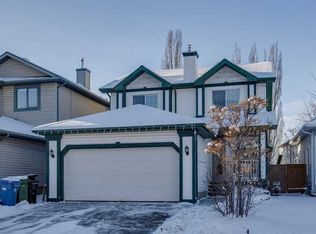 28 E Douglas Ridge Grn SE, Calgary, AB T2Z 2Z9