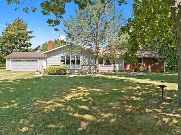 5820 E Copple Rd, Walnut Hill, IL 62893