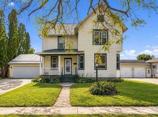 609 1st Ave W, Dyersville, IA 52040
