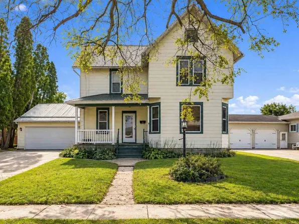 609 1st Ave W, Dyersville, IA 52040