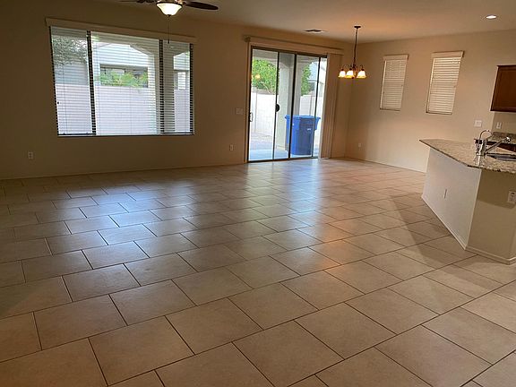 3rd image of 102 W Aster Dr