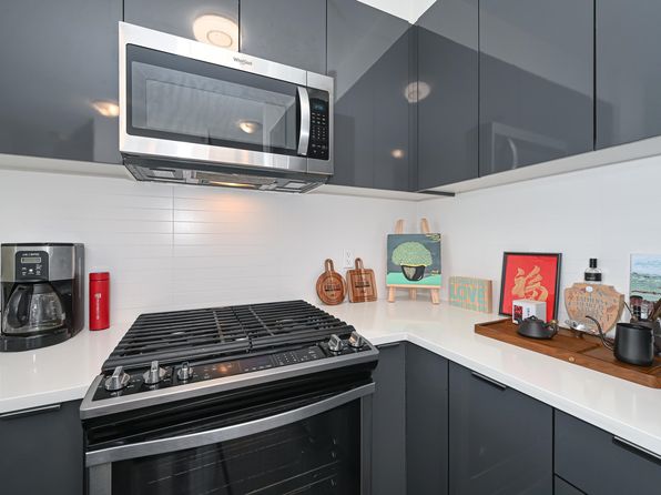 2 bedroom rental in Surrey — photo 16