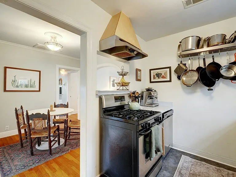1008 E 43rd St — Photo 17